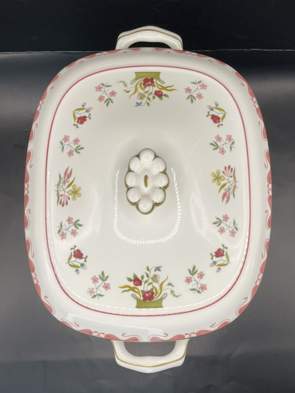 Vtg Wedgwood Fine Bone Colonial Bianca Pattern Covered Dish Made In England